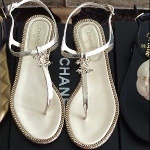 ❣️SOLD❣️Chanel CC Gold Chain Sandals